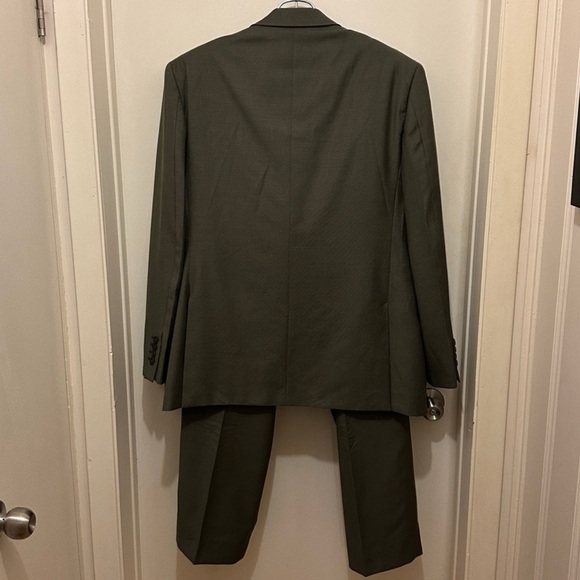 Charles Tyrwhitt Men's Green Suit - Picture 10 of 11